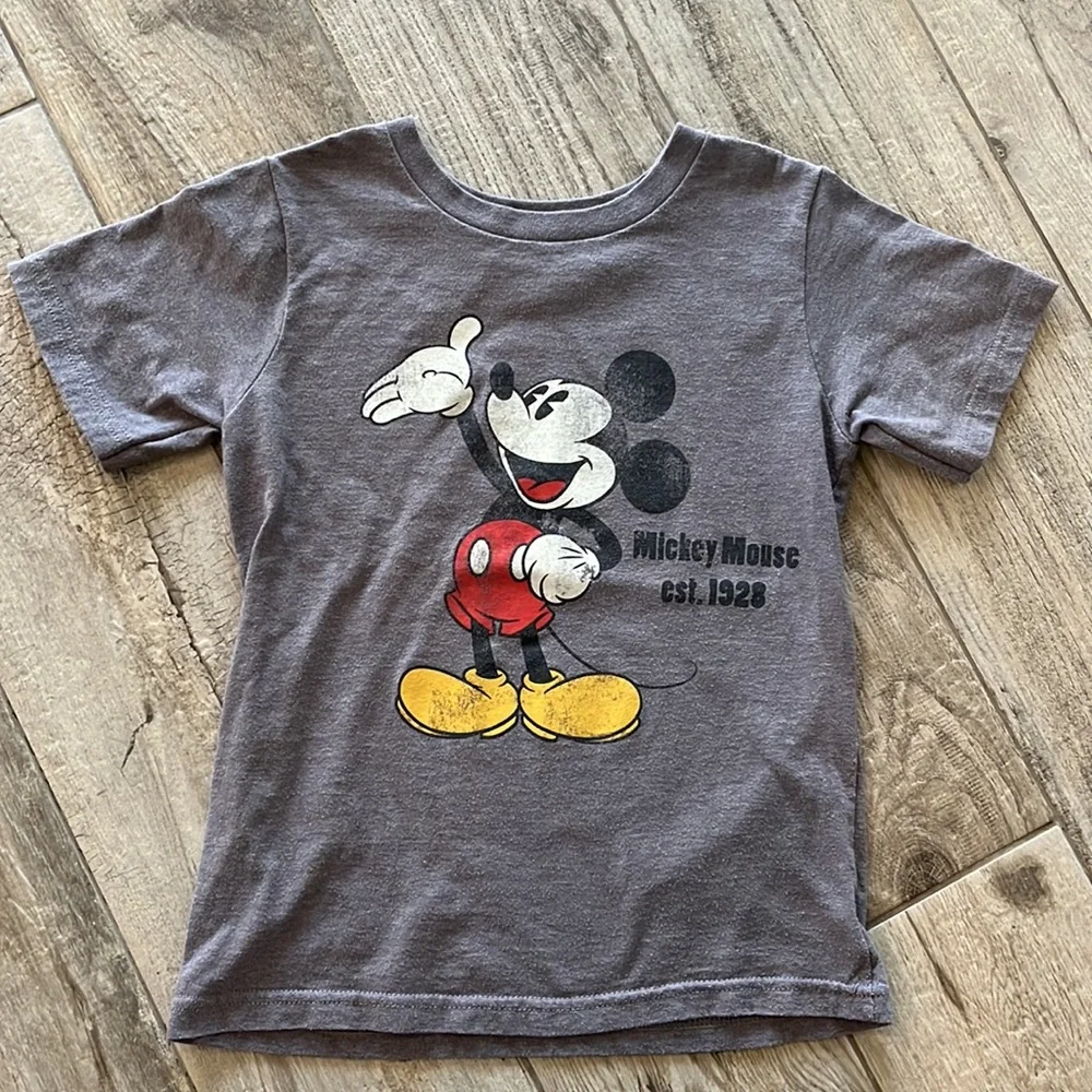 Bundle of 5 graphic T-shirts, sz 5/6